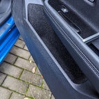 Türtaschen mit Autofilz ausgekleidet